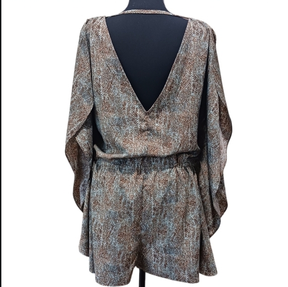 Ark & Co Butterfly Sleeve Romper Snakeskin - Picture 4 of 11